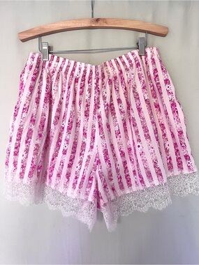 Victoria’s Secret Lace Trim Boxer Shorts Pink Floral • Size L